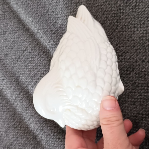 Vintage  porcelain bird is lovely. - Picture 2 of 3